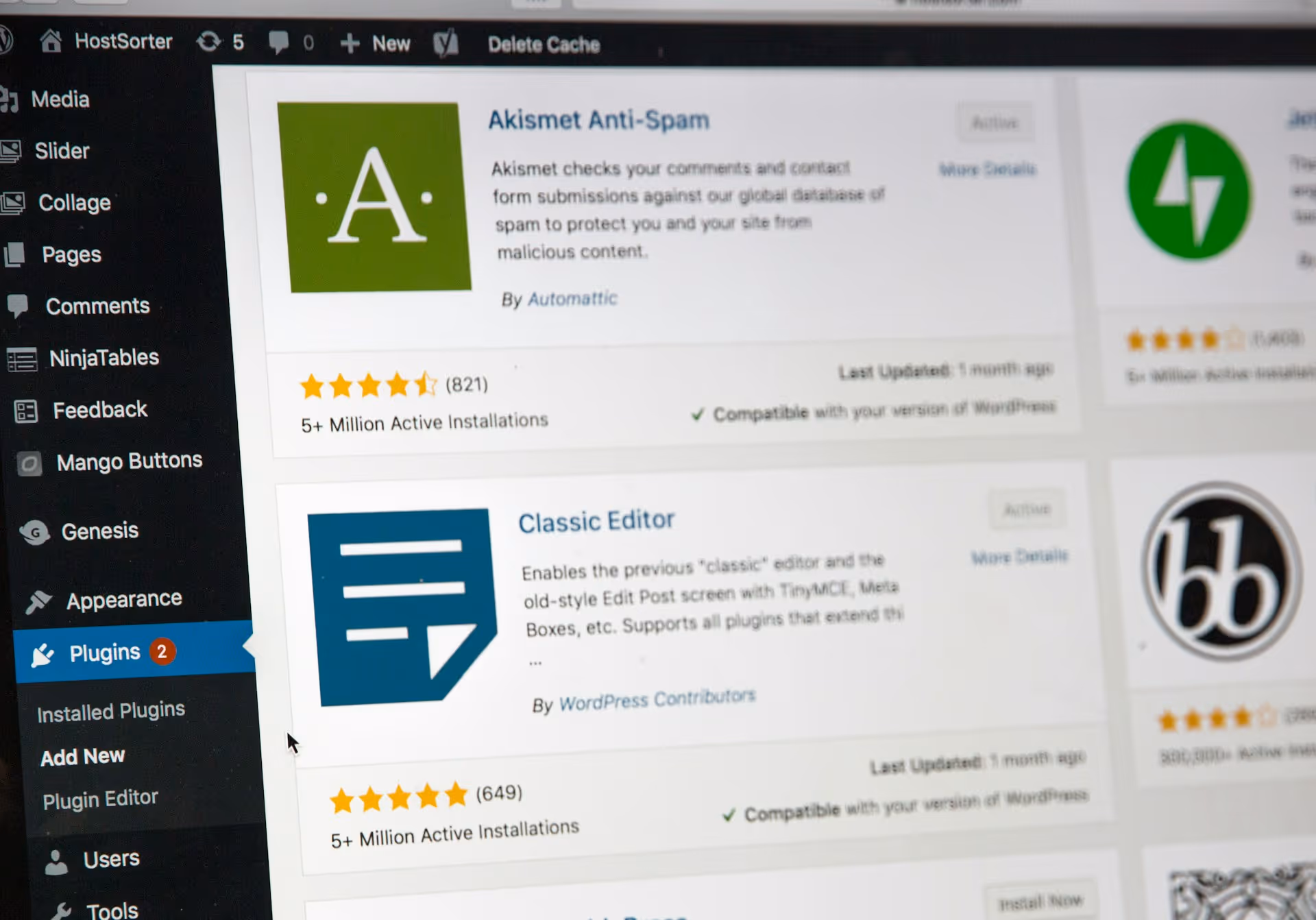 WordPress plugins page showing Akismet Anti-Spam and Classic Editor with ratings and install info.